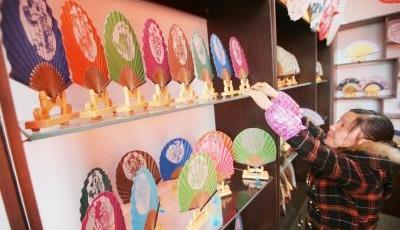 全國最大剪紙扇展將開展 1套20把百蝶折扇值6萬