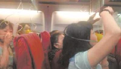 普吉飛成都航班備降昆明 乘客經歷驚魂一幕