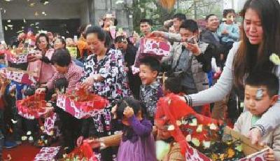 市民放飛蝴蝶變追逮 大量蝴蝶被踩死