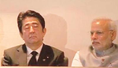 全世界直播李光耀葬禮 日本首相竟然睡著了