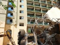 海南三亞拆除12層大型違建酒店