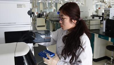 【品牌故事】全球織網 嚴苛質管——伊利構筑國際化乳業品牌