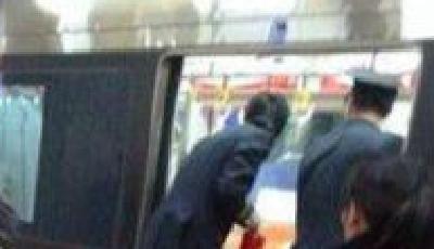 北京：2名女子地鐵車廂內點燃易燃物被帶走