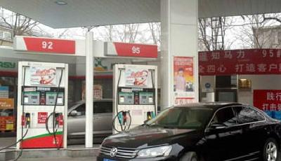 國際油價暴跌 國內(nèi)成品油價或小幅上調(diào)