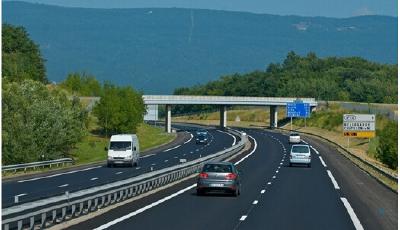 五一假期連放三天不涉調休 高速小客車免費通行