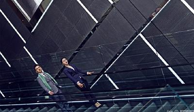 藏族80后結(jié)婚照走紅 繁華都市與高原游牧融合