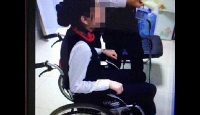 男子不滿意航班餐食 將蓋飯潑向空姐致其燙傷