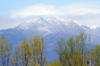 北京延慶出現(xiàn)“海坨戴雪”美景