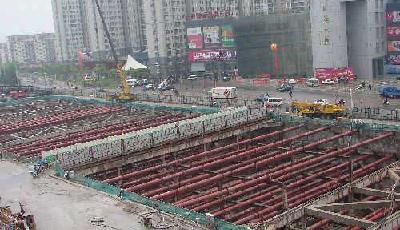 青島多樓盤資金鏈斷裂施工陷停滯 難按期交房