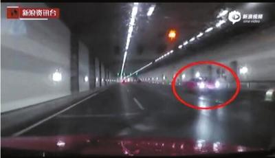 鳥巢兩輛豪車飚車相撞前視頻疑曝光(圖)