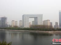 河南“板凳大樓”跨路而建 總投資約4.5億