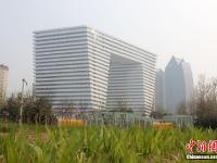 河南“板凳大樓”跨路而建 總投資約4.5億