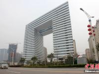 河南“板凳大樓”跨路而建 總投資約4.5億