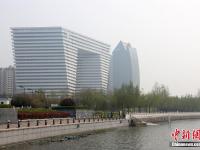 河南“板凳大樓”跨路而建 總投資約4.5億