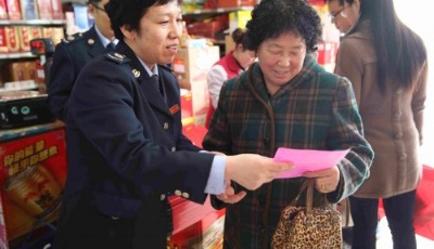 莱西市地税局开展“税法宣传进超市”活动