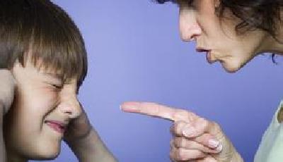 小學(xué)男生不滿老師春游分組 沖出教室從4樓跳下