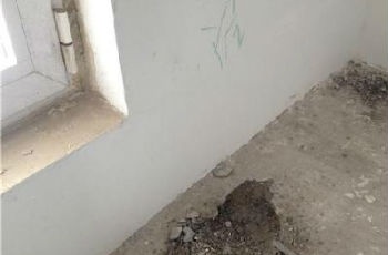 青島寶佳中央湖岸樓頂可用鑰匙捅破 退房遭拒