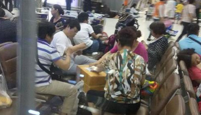 中國大媽曼谷打牌觸犯法律被批 導游該事先普及