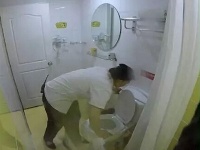 實拍杭州連鎖酒店用房客浴巾擦馬桶