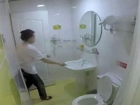 實拍杭州連鎖酒店用房客浴巾擦馬桶