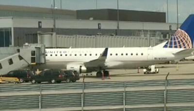 美國一飛機3分鐘內突然下降8000米 致一乘客昏倒