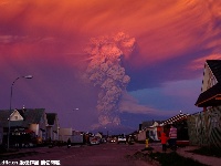 智利一火山噴發(fā) 天空布滿血色宛如世界末日