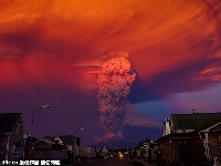 智利一火山噴發(fā) 天空布滿血色宛如世界末日