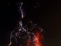 智利一火山噴發(fā) 天空布滿血色宛如世界末日
