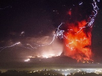 智利一火山噴發(fā) 天空布滿血色宛如世界末日
