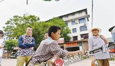 15歲少年輟學賣餅 父親懇求大家別再買