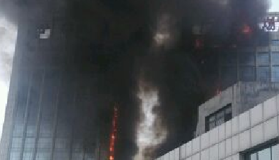 山西靈石一高層大廈發生火災 傷亡不詳