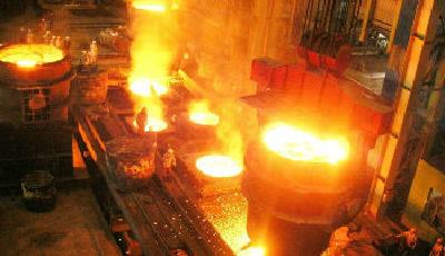 鋼鐵業(yè)遭銀行抽貸650億 連環(huán)擔保或釀成債務危機