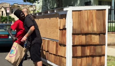 美國男子用廢棄材料為流浪者建迷你屋