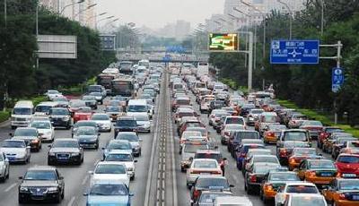 “野蠻變道引發血案”凸顯汽車社會文明短板