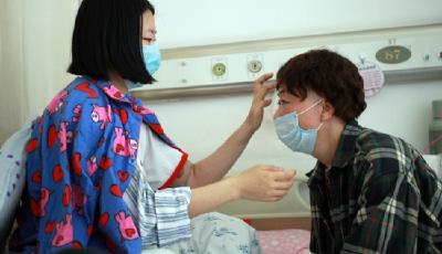 妻女同時患癌 母女默契選擇救對方 丈夫：都要活