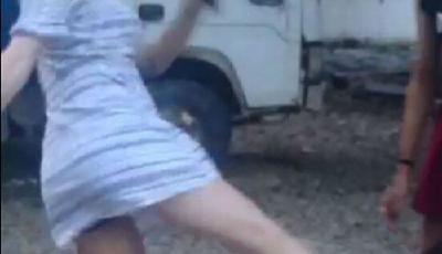 未成年孕婦嬉笑暴打初二女生 只因女生多看了幾眼