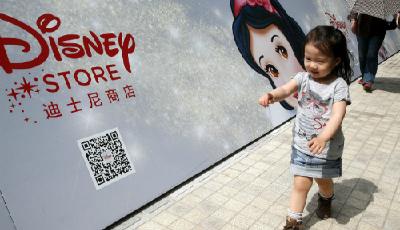 上海迪士尼旗艦店開業爆棚：米老鼠背后的衍生品生意