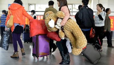 城市打工者現狀：平均月入2864元有人要買寶馬