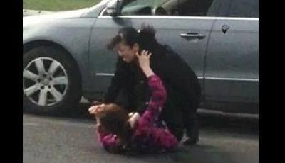 北京2女司機相撞 互嗆對方：你全家都是女司機