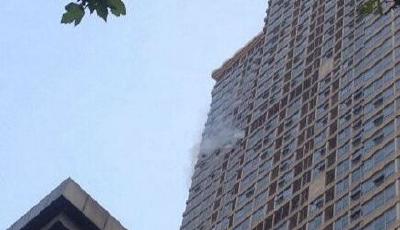 南京200米高大廈44層著火冒煙 百名官兵救援