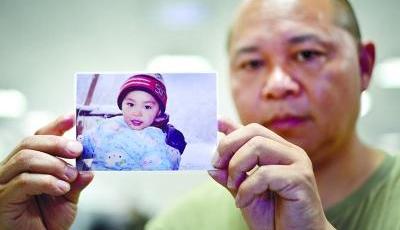 2歲兒子家門前玩耍失蹤 父親耗盡全部家產(chǎn)尋子