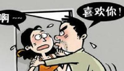 快遞員上門取件強吻女客戶 跪地求饒不要投訴