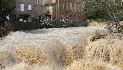 發改委：打擊趁汛期變相抬價等價格違法行為