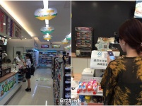 “無人超市”信用測試 有人扔10元抱走名貴煙酒