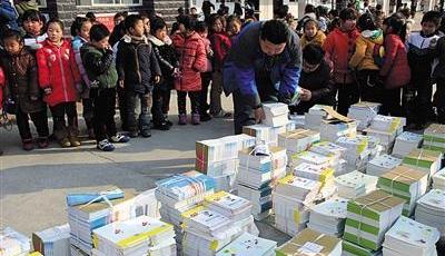 中小學教材退出國家統一定價 定價權下放各省