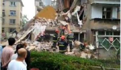 遼寧一居民樓今晨5點(diǎn)爆炸 半扇樓體崩塌