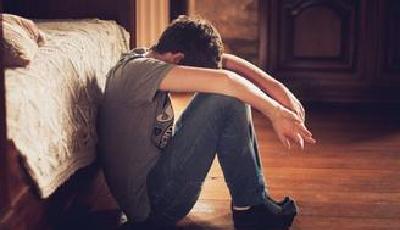 父親為讓兒子走出失戀陰霾帶其嫖娼 同進(jìn)拘留所