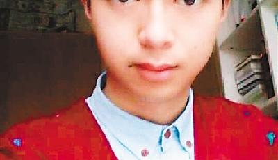 北大派專車接重慶704分文科狀元 傾向中文新聞專業