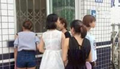 四川女孩扒衣拍照 5名無辜女孩被人肉無奈報警