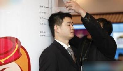 全國成年男性平均身高167.1cm 成年女性155.8cm